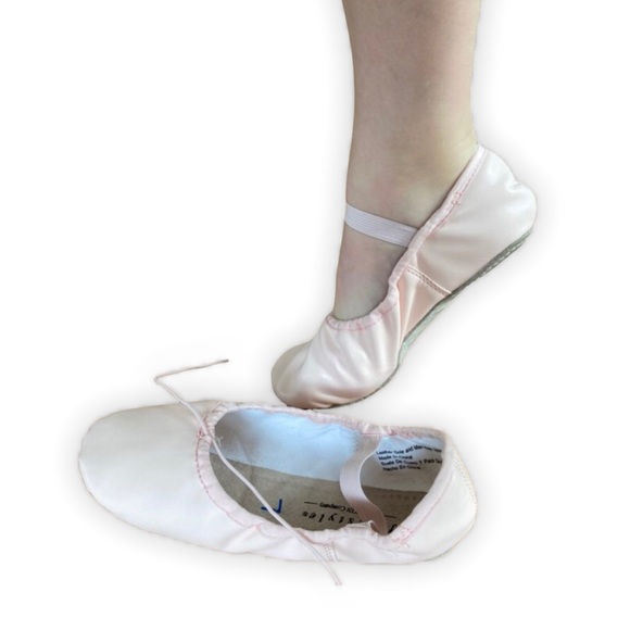 Freestyle Other - 🪴3/$18 Ballet slippers Dance Shoes Girls Flats